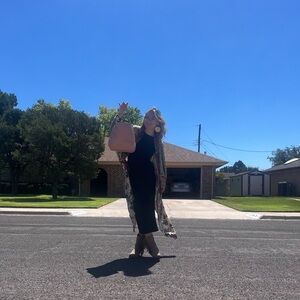 AnndreaBarraza is live With @audriebarraza!! $5 starts